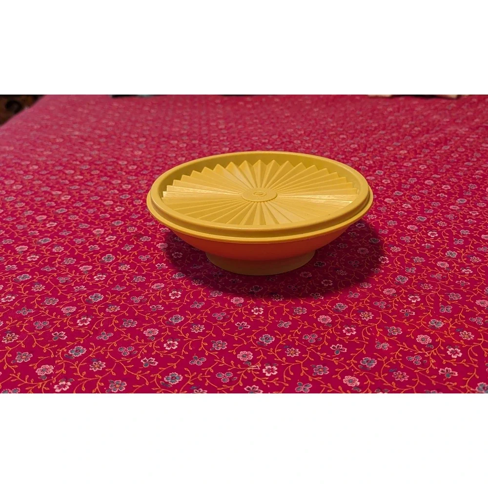 Vintage Tupperware Servalier Bowl & Sunburst‎ Lid 808-7 Harvest Gold Yellow 70's
